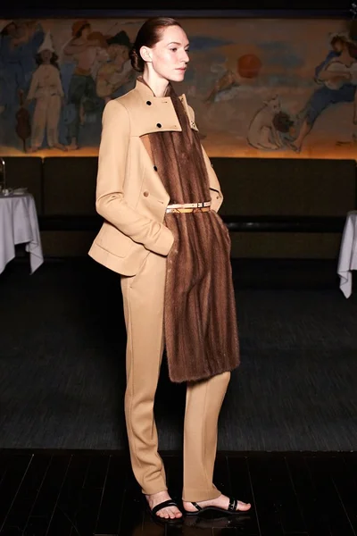 Look 11